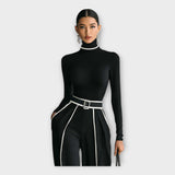 Macacão elegante com estética minimalista