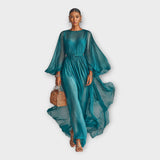 Vestido arejado com estética elegante e intemporal