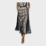 Vestido elegante com detalhes modernos e design sofisticado