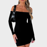 Carolina - Vestido Intemporal com Ombros à Mostra