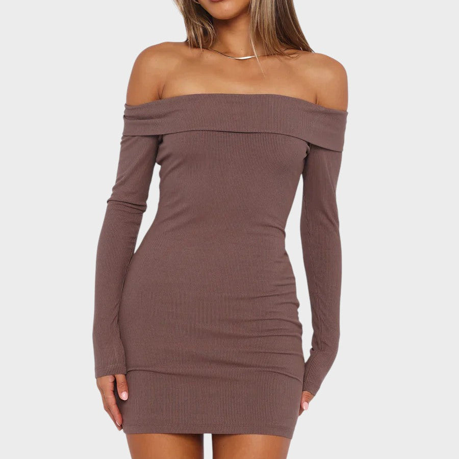 Carolina - Vestido Intemporal com Ombros à Mostra